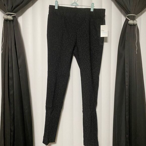 Croft & barrow millennium Tummy control pull on Black Leopard pants -Womans - Picture 1 of 8